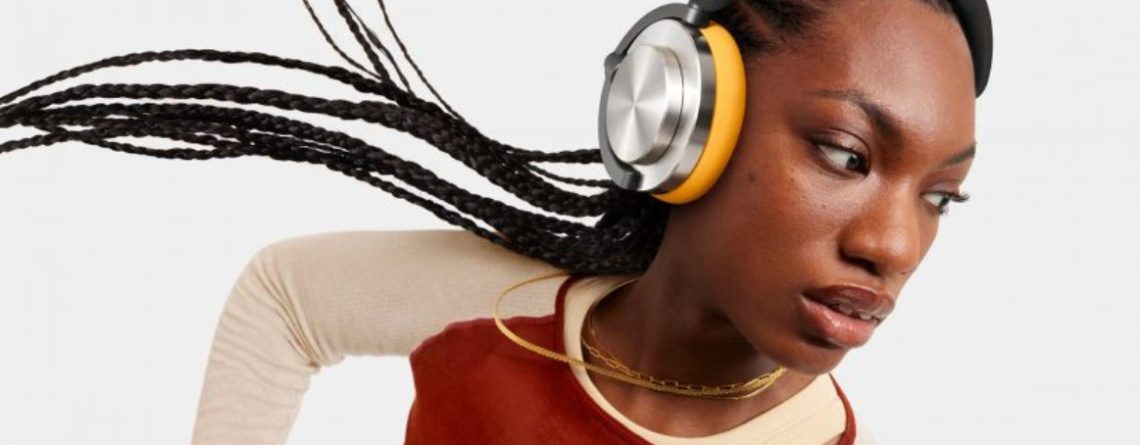 tai nghe đầu tiên